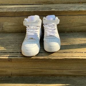 Nike white Air Force 1’s🤍
